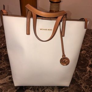 Micheal Kors cross body bag